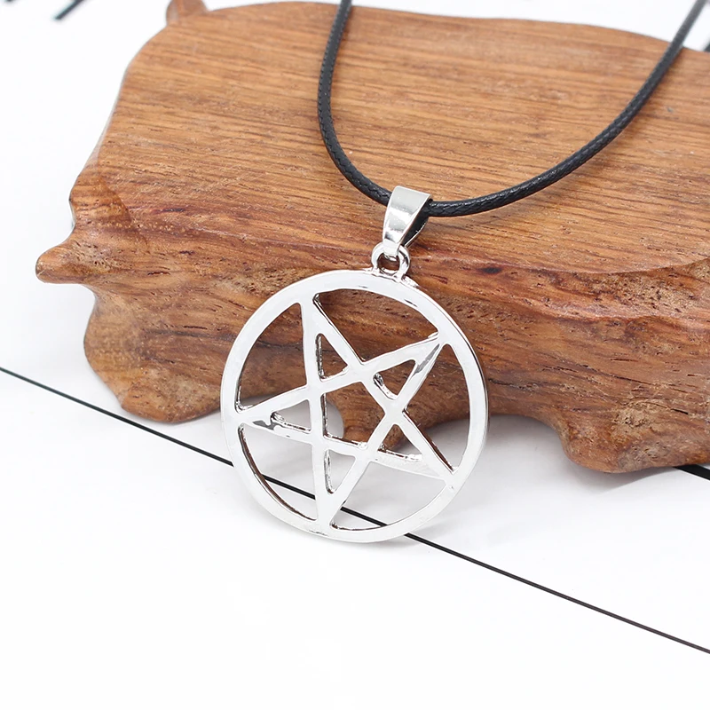 

New five-pointed star pendant necklace men's and women's anime around Satan logo ring black deacon alloy jewelry gift wholesale
