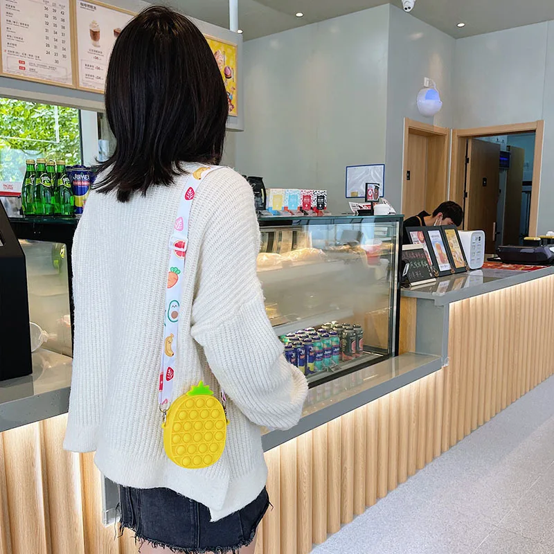 2021 Hot Sale Silicone Kids Crossbody Bag Fidget Decompression Toys Kids Coin Purses Cartoon Shoulder Bag For Kids