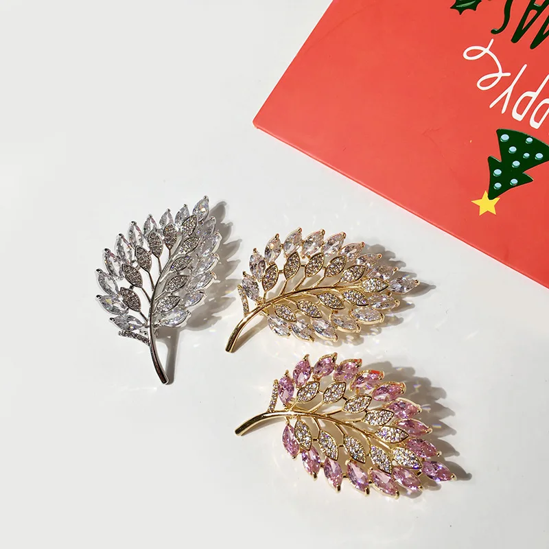 

Новинка; С украшением в виде кристаллов винтажные листья дизайн для женщин Броши Ins весьма популярен; Изысканный завод заколки с листьями с ...