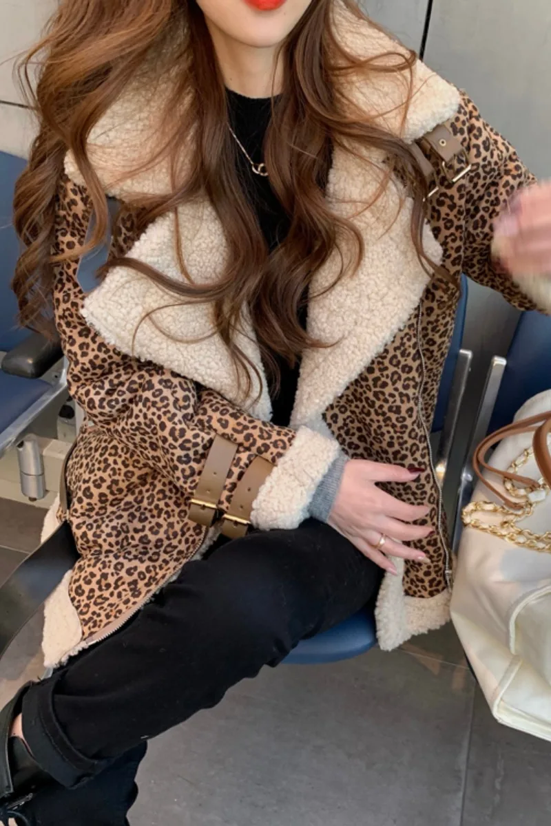 

2020 autumn and winter new style ~ Korean winter leopard print stitching lamb hair motorcycle thickening warm jacket women