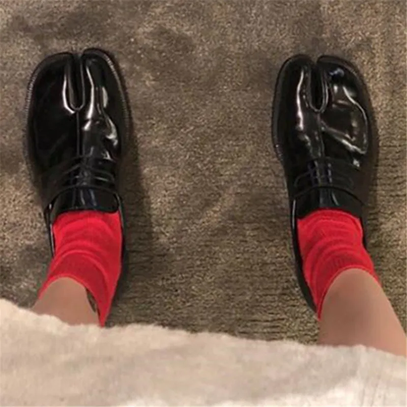 Туфли женские из лакированной кожи повседневная обувь с разрезом лоферы низкий