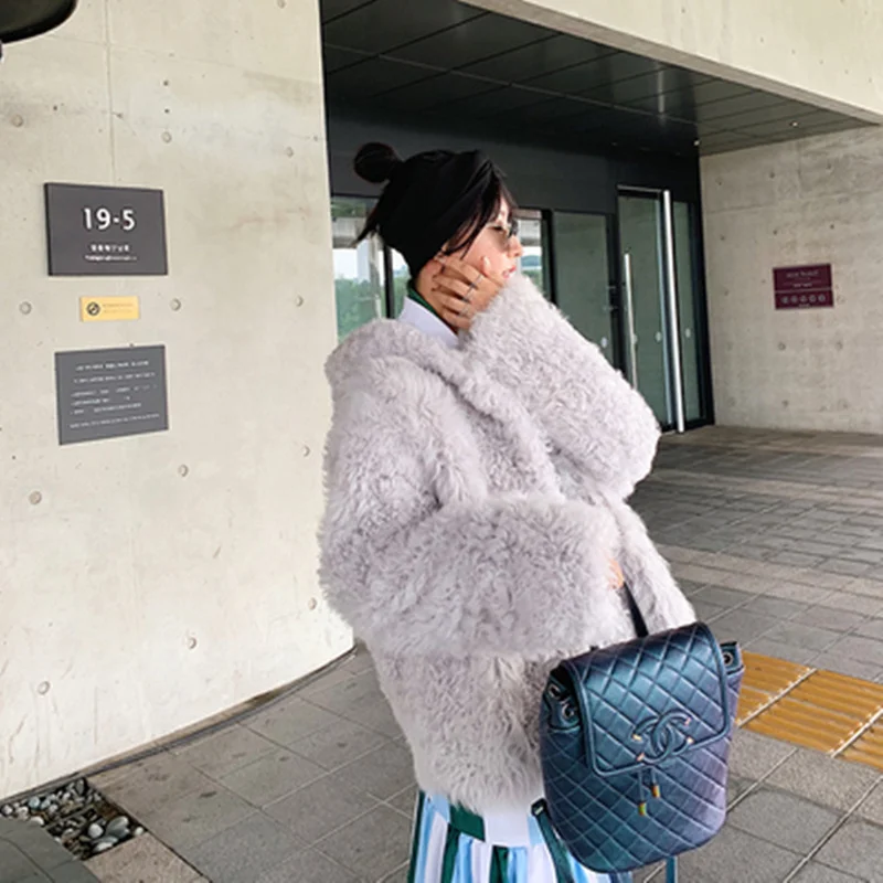 Женское меховое пальто с капюшоном зимнее из натуральной тосканной шерсти 2020 |