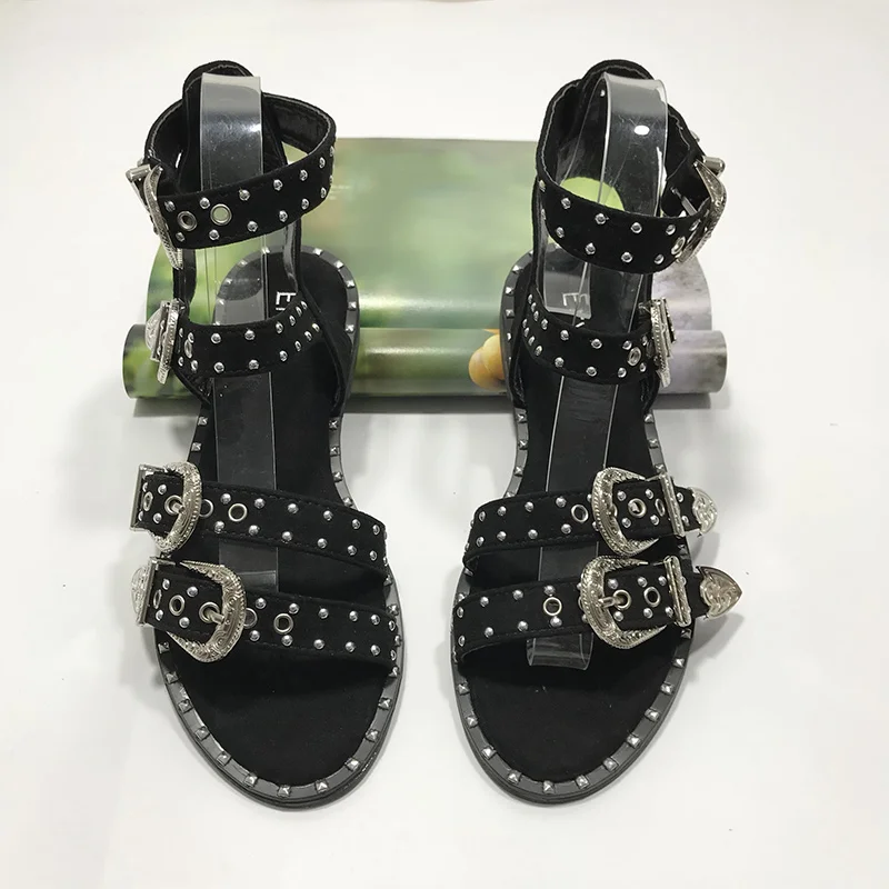 Женские сандалии с заклепками стильные новые женские туфли металлическим