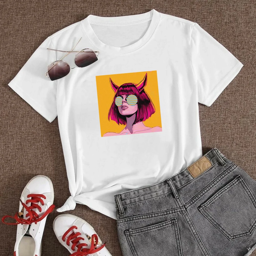 

Sunglasses Sexy Girl Graphic Style Women Shirt Hot Selling Youth Modern T-shirt Minimalism koe knuffelen Breathable Short Sleeve