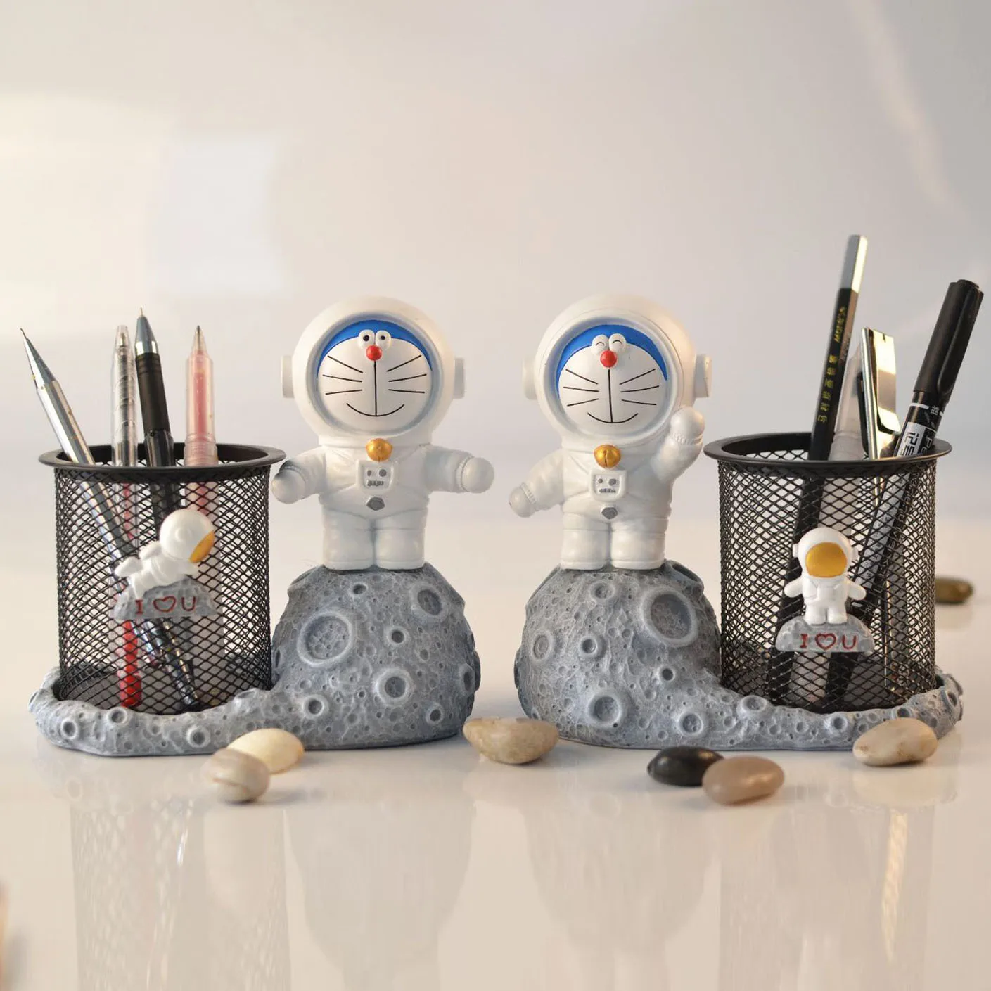 

Desk astronaut pen holder figurines for interior Decoration bookshelf office astronaut Cosmonaut Statues Gift For Man Boyfriend