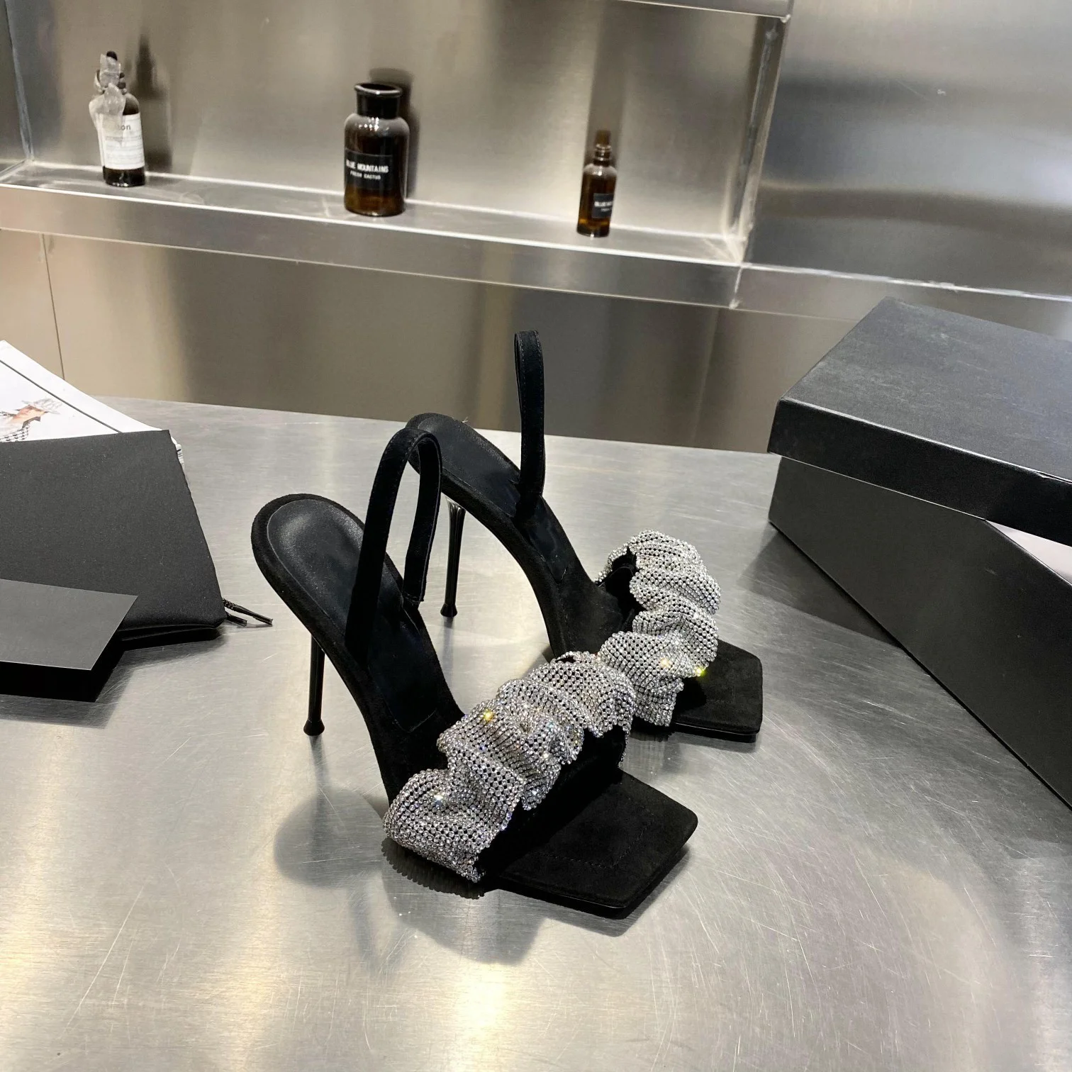 

Diamond high-heeled sandals for women in early spring 2021 new European and American fashion evening shoes with one-line buckle