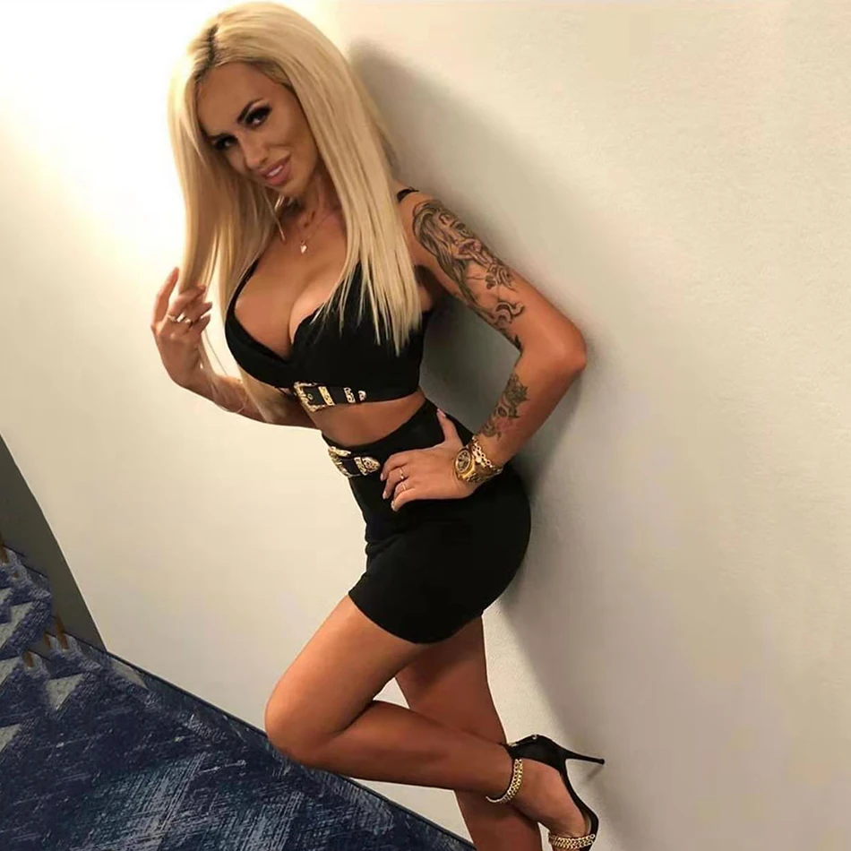 Женский облегающий комплект топ на тонких бретельках с треугольным вырезом и