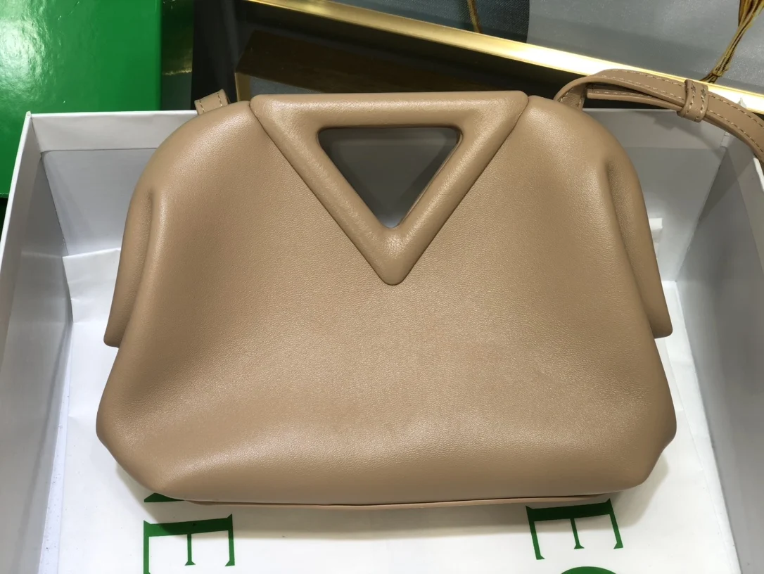 Женская сумка из натуральной кожи с треугольной пряжкой 2021 |