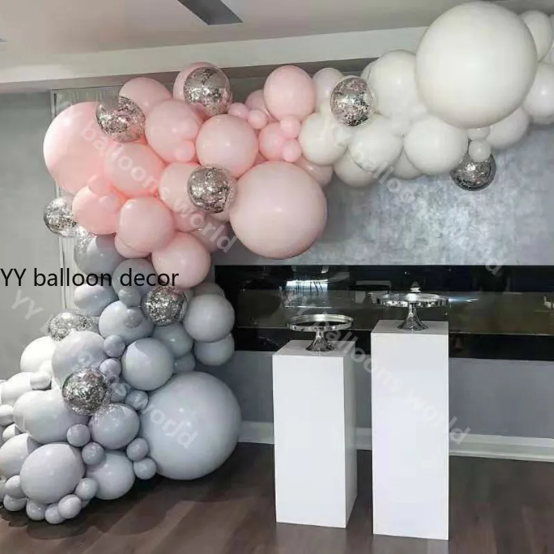 Новогодний шар Арка смешанный персиковый серый белый латексные конфетти