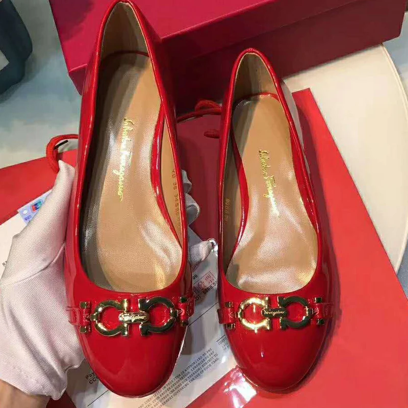 

2021 new single shoes with thick red sexy fairy wind round head low heel Joker work shoes women net red shoes
