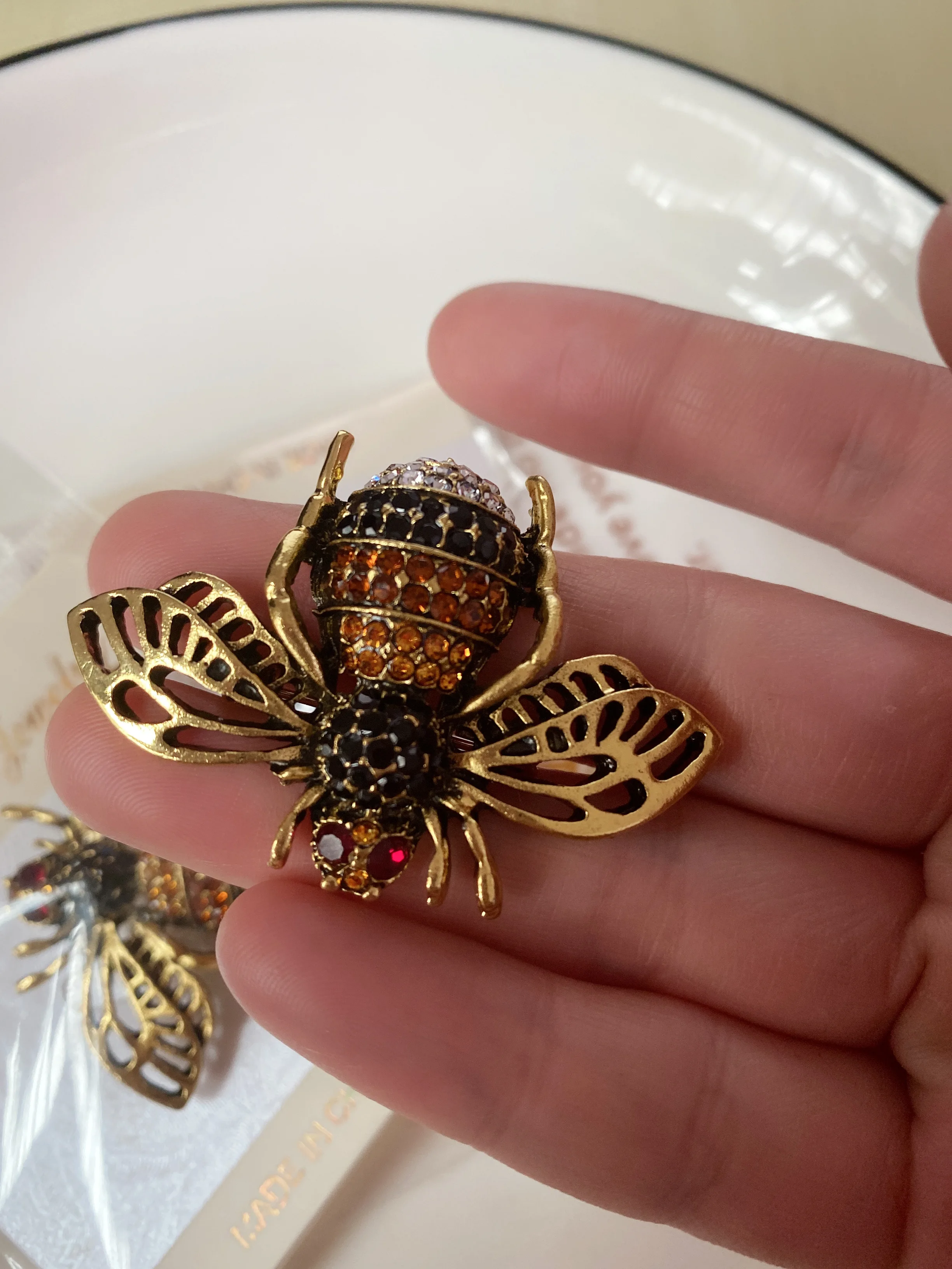 

Hot Animal Fashion Rhinestone Bee Insect Shape Brooch Lapel Pin Women Jewelry Gift For Women