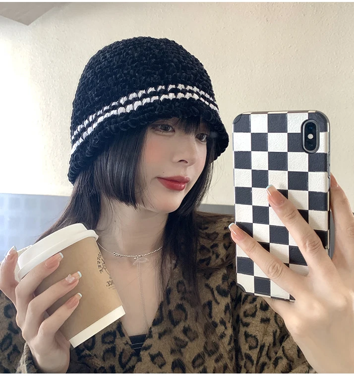 

Женская панама в полоску из синели