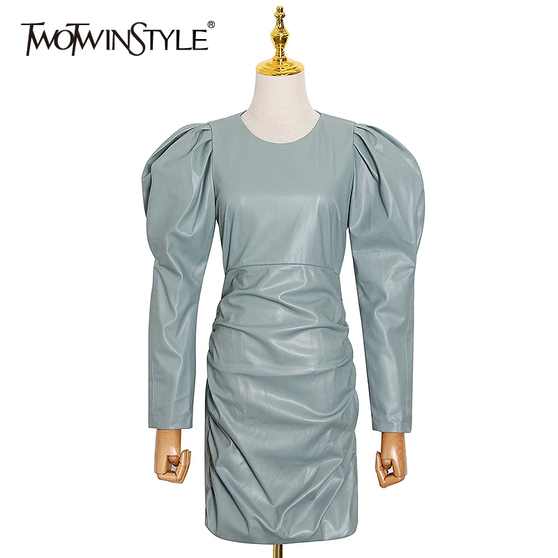 Женское мини платье TWOTWINSTYLE черное с рюшами круглым вырезом пышными длинными