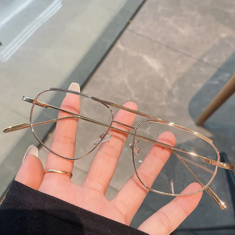 

Unique 2021 New Fashion Black Alloy Frame Eyeglasses For Women Elegant Classic Trend Eyewear Retro Men Computer Glasses