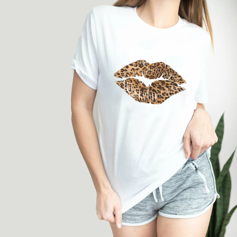 

Cute Leopard Lips Print T-shirt Funny Women Graphic Tee Shirt Top Aesthetic Summer 90s Tumblr Hipster Cotton Tshirt Streetwear