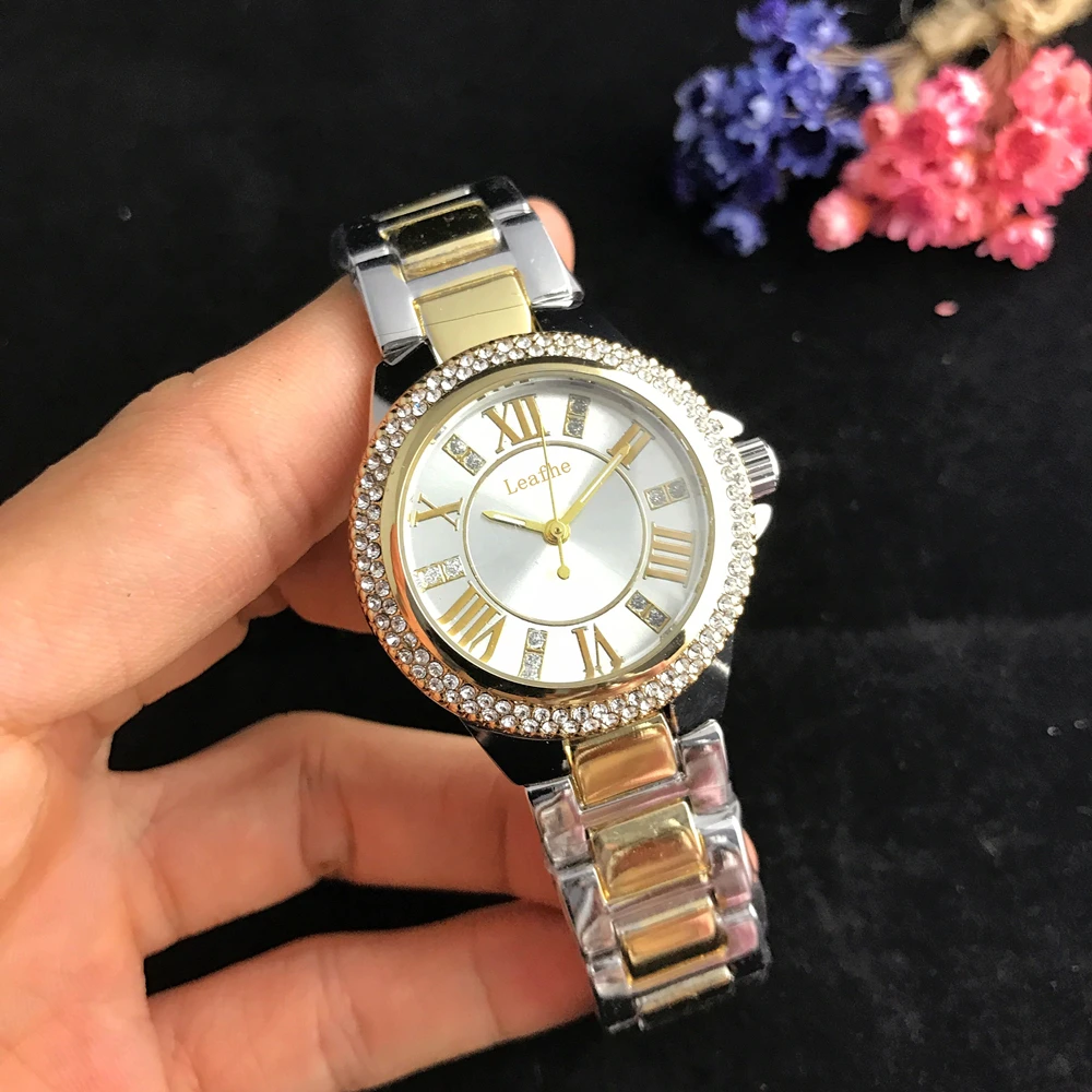 Модные брендовые женские часы с бриллиантами золотые и серебряные розовые