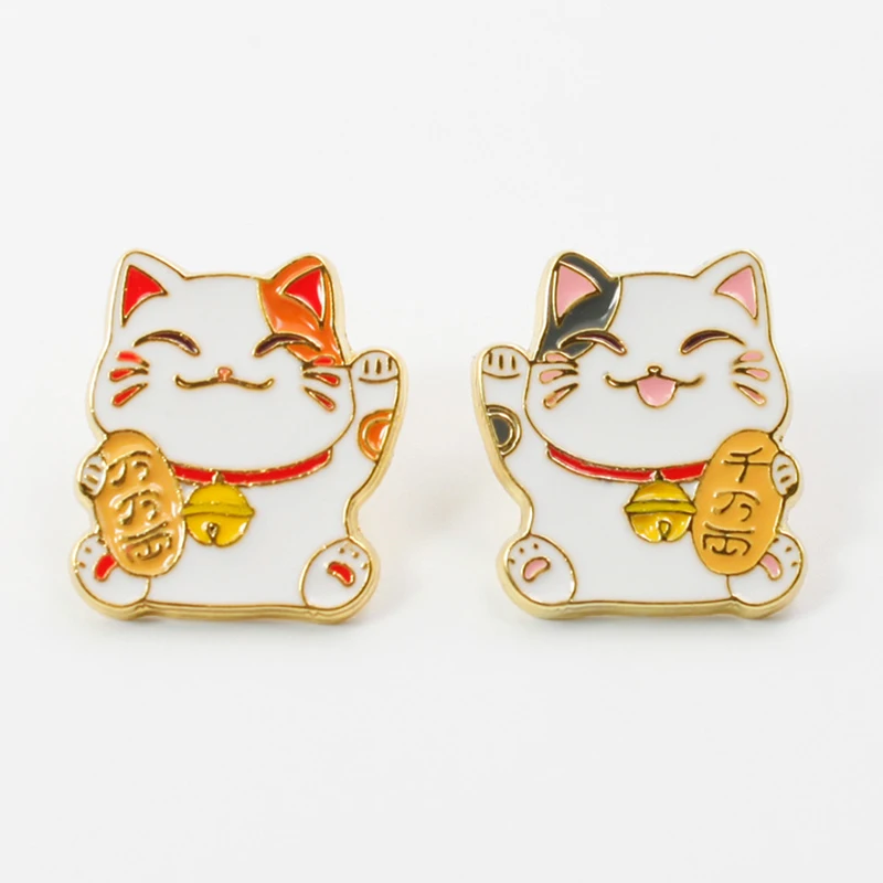

Lucky Mew Maneki Neko Lucky Cat Brooch Pins Enamel Metal Badges Lapel Pin Brooches Jackets Jeans Fashion Jewelry Accessories