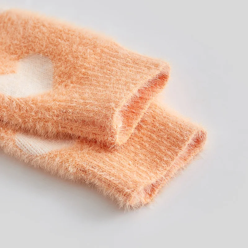 

2020 NEW Imitation mink velvet girls sweater featuring a round neck, long sleeves with heart-shaped pattern.