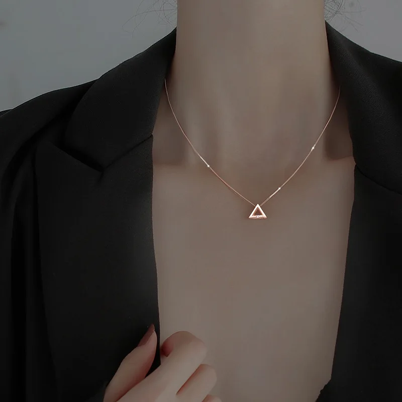 

Triangle Necklace Female Flash Diamond Fashion Wild Cold Wind Clavicle Chain Niche Design Sense Simple Temperament Jewelry Trend