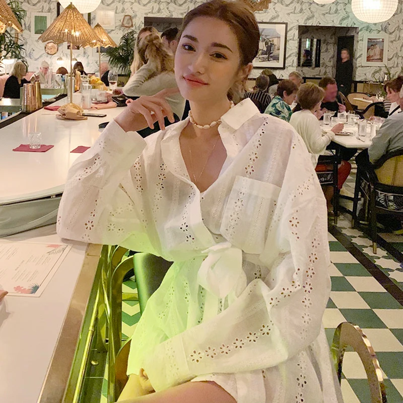 

Французский с отложным воротником однобортный фасон с резным узором, по оригинальной вышивкой свободного кроя с поясом-лентой, Фонари рука...