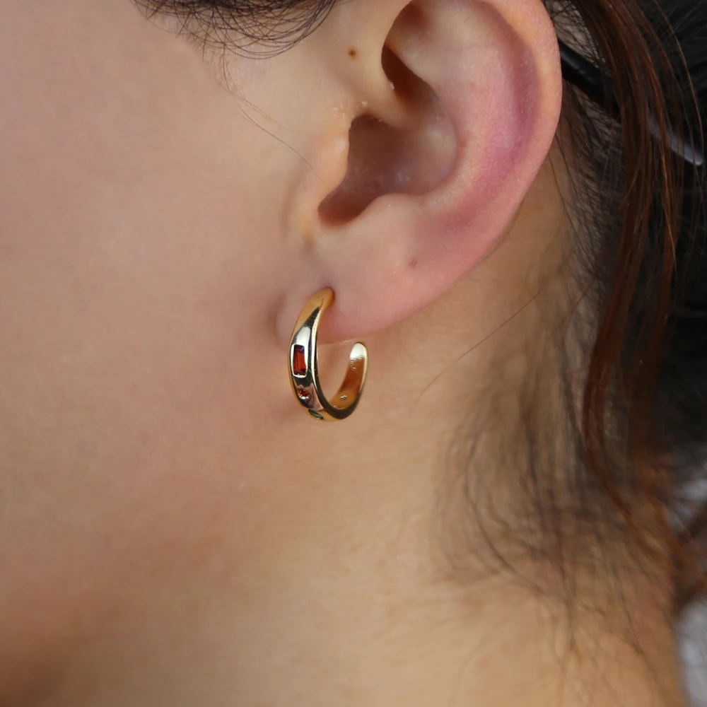 Популярные серьги-гвоздики с радужным австрийским декором кофейного золотого и