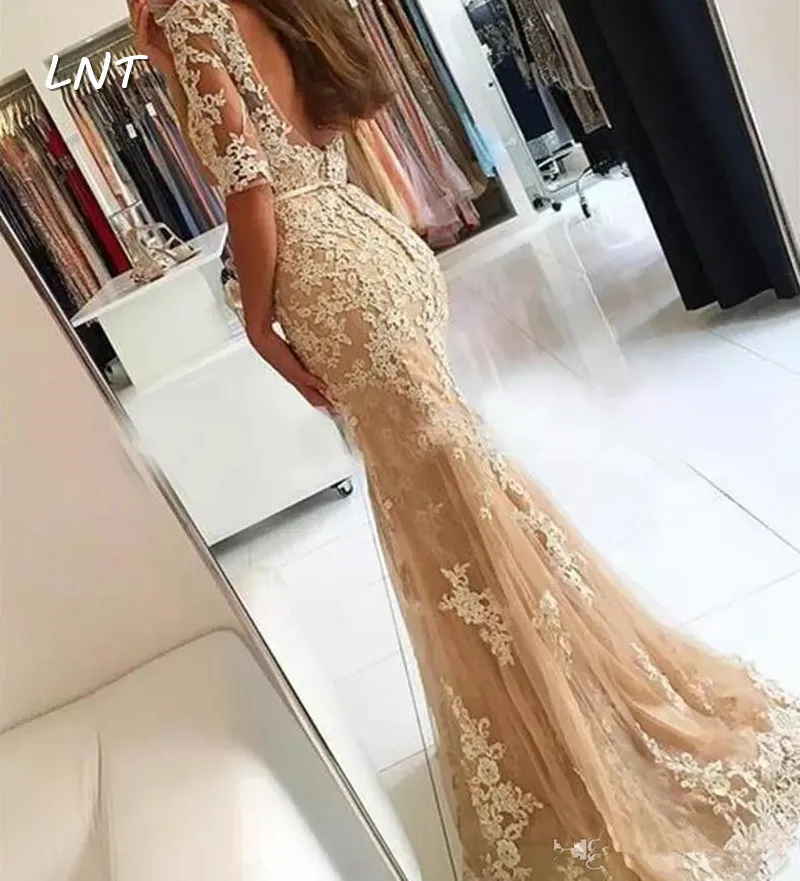 Кружевные вечерние платья-футляр с коротким рукавом и V-образным вырезом сзади