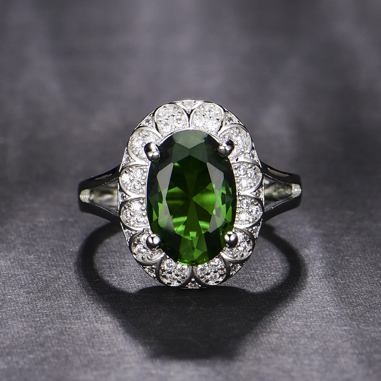 

Silver Fashion Temperament Oval Simulation Emerald Tourmaline Adjustable Inlaid Zircon Ring For Women Fine Jewelry Party Gift