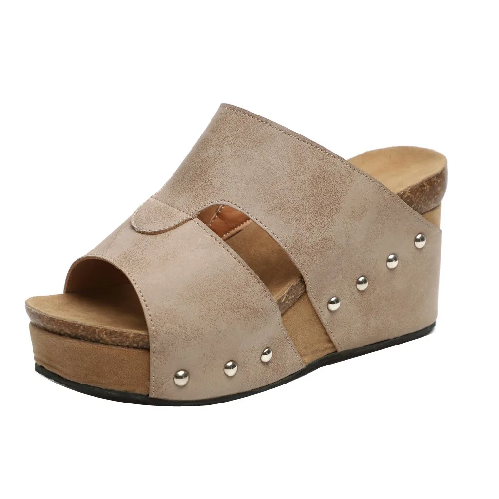 Женские пляжные сандалии с заклепками богемная повседневная обувь на танкетке