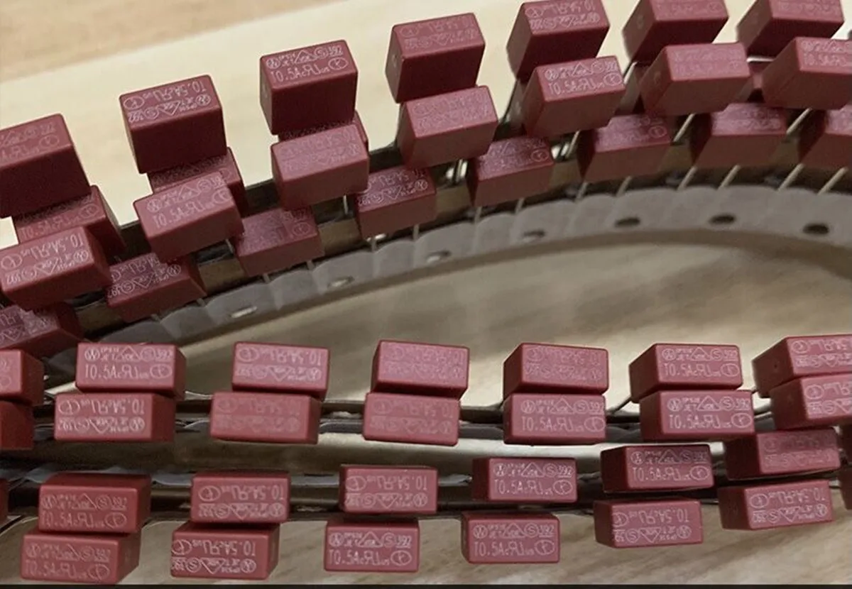 20 шт./Лот 392 кв.мм Плавкий предохранитель T500MA T800MA T1A T1.25A T1.6A T2A T3.15A T4A T5A T6.3A 250V Пластиковая плата питания жидкокристаллического телевизора обычно включена.