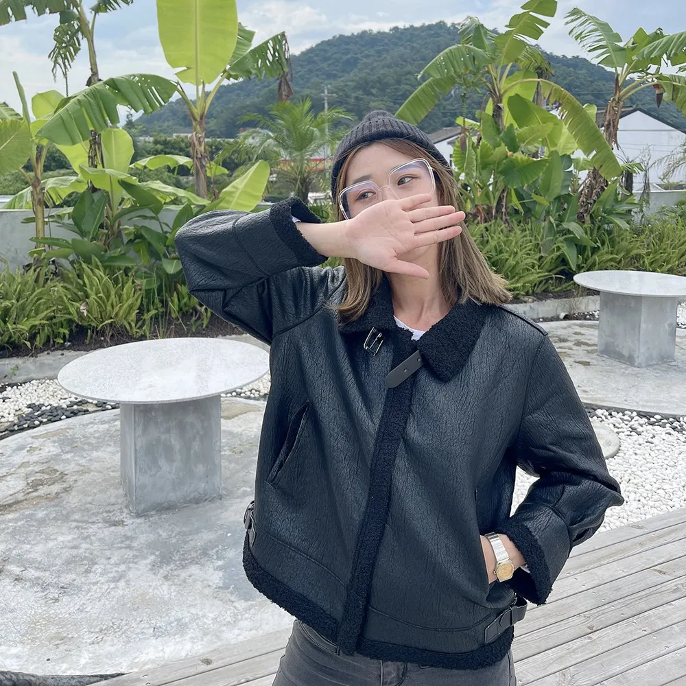 

Женская зимняя новая теплая кожаная куртка, повседневный модный простой стиль, бархатный толстый женский топ из искусственной кожи с длинн...