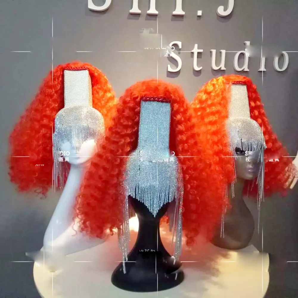 Verkauf Sexy Lockige Party Perücken Halloween Cosplay Perücke Orange Weiß Bar Nachtclub Zeigen Kopfschmuck Perücke Bit Sänger Tiara Gogo Kopfschmuck