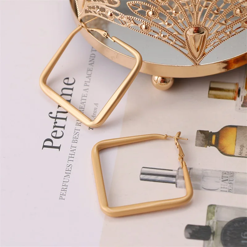 

Retro Minimalist Square Earrings Irregular Stud Earrings New Exaggerated Cold Wind Fashion Earring for Women Opening Accessories