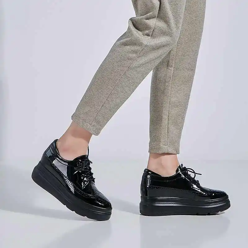 Кроссовки Krazing Pot из натуральной кожи белые броги с резным круглым носком на