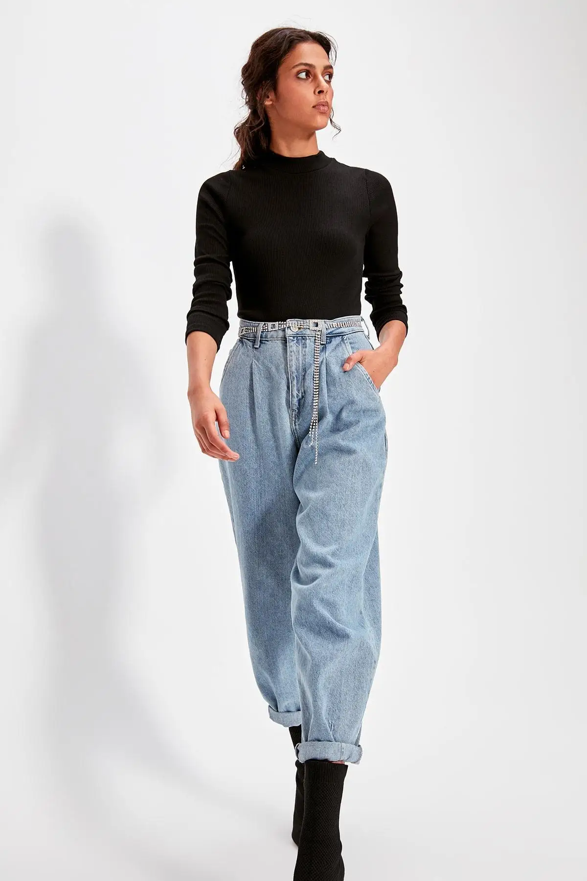 Черный Трикотажный боди в рубчик без бретелек Trendyol TWOAW20BD0011