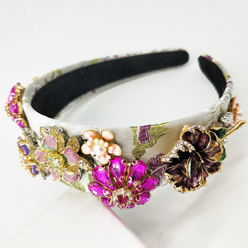 Розовый ободок с кристаллами для волос - тиара принцессы. Аксессуары для невесты и женщин. Женские аксессуары.