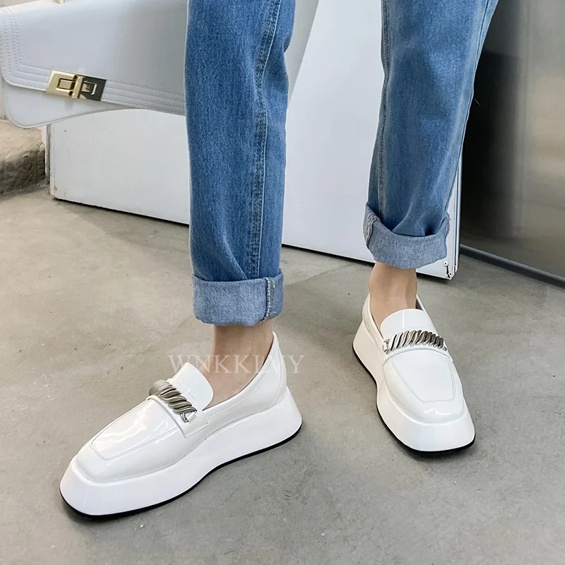 

Runway Thick Sole Square Toe Loafers Women Flat Metal Chain Decor Platform Shoes British Style Street Wear Single Shoes 2021