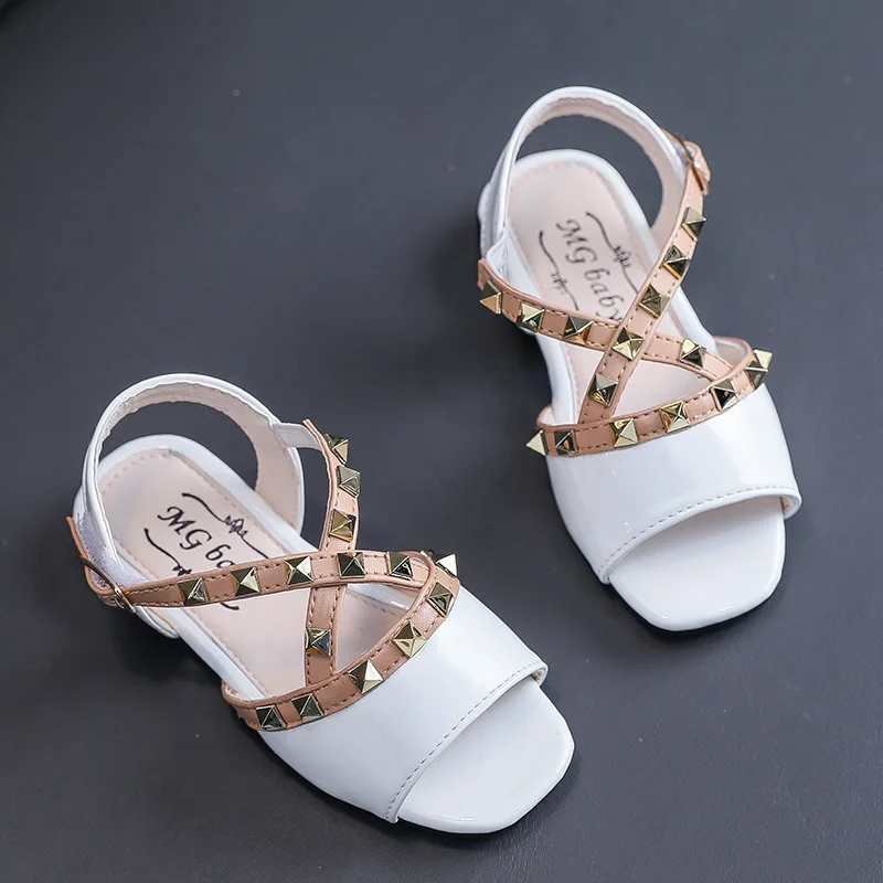 

New Baby Girls Sandals Little Princess Patent Leather Shoes Summer 1-6 Years Kids Shoes Fashion Rivet Beach Shoes Size 21-30