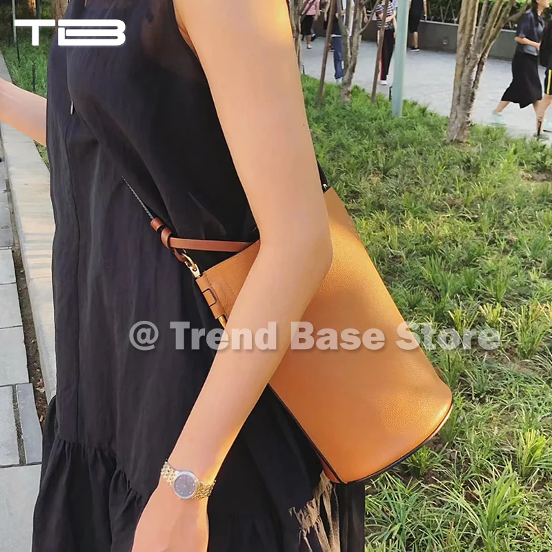 

Trend Base Versatile Casual Bucket Single Shoulder Messenger Bag Daily Large Capacity Commuter Bag