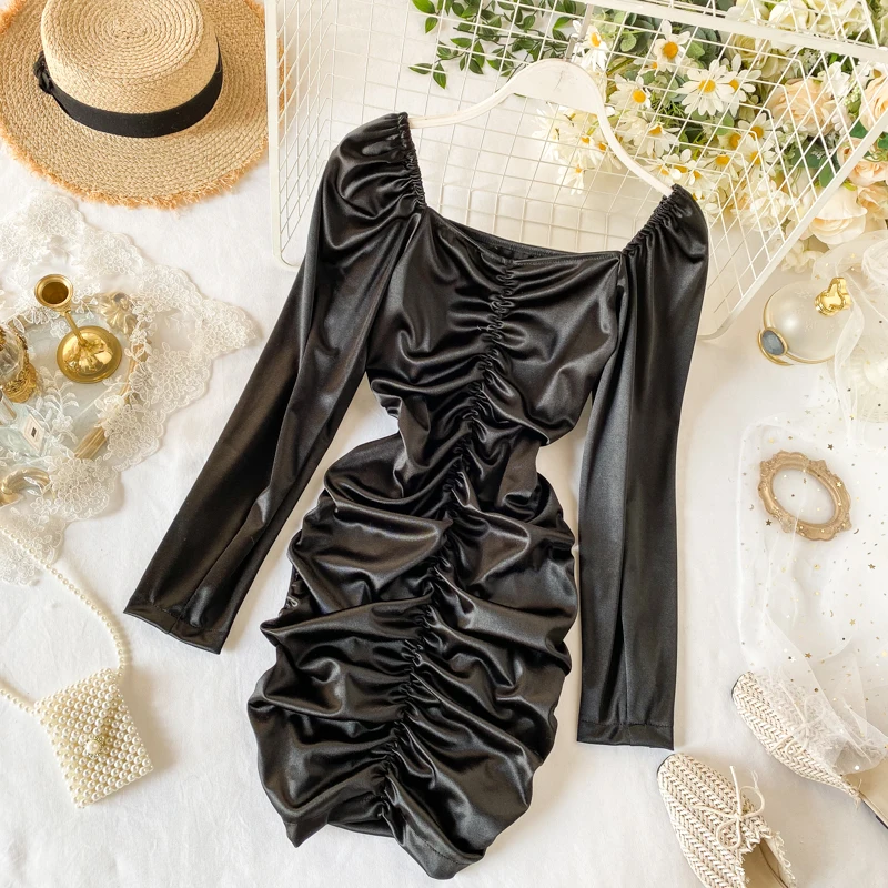 Женское атласное платье с квадратным вырезом длинным рукавом и