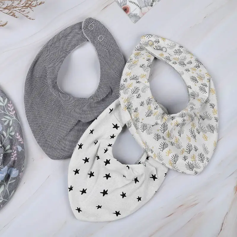 Нагрудник детский треугольный непромокаемый с цветочным принтом | Детская