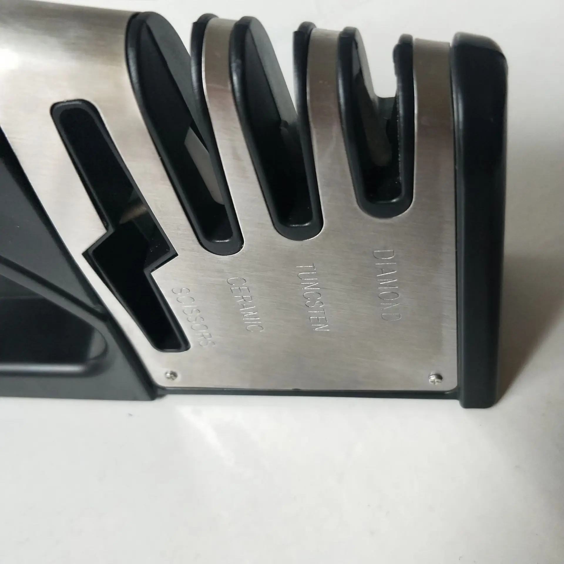 

Kitchen Supplies Four-in-One Sharpener For a Variety Of Tools Fast And Kitchen knives Convenient Sharpener Durable