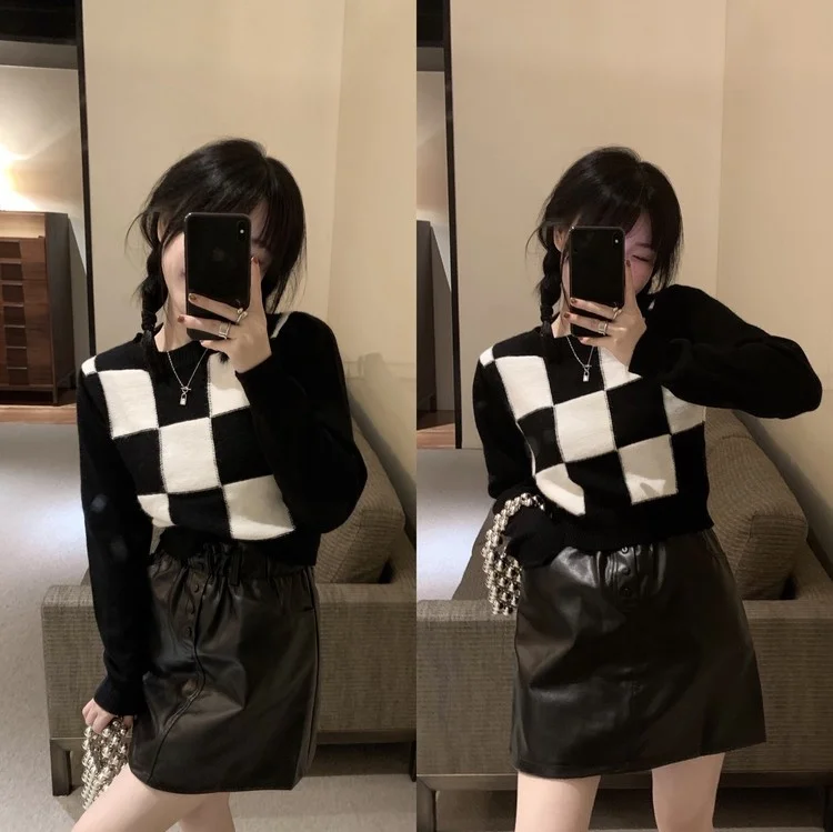 

Cost-Effective Fashion Chessboard Plaid Sweater PU Leather ShortNuyoah