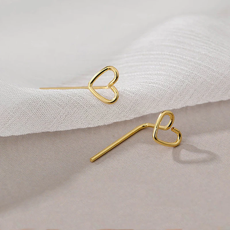 

Small Peach Heart Women's Earring Hollow Out Love Simple Female Stud Earrings Korean Sweet Elegant Ladies Piercing Jewelry Gift