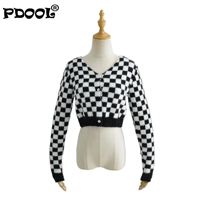 

Женский укороченный кардиган с V-образным вырезом