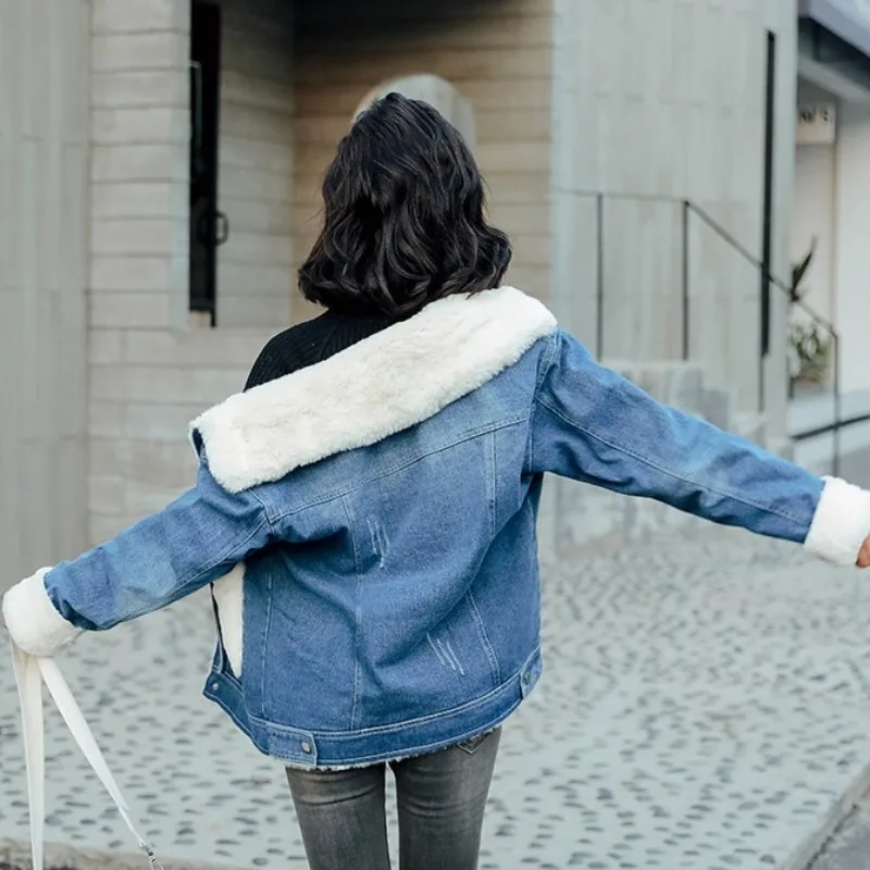 Женское зимнее джинсовое пальто модная Свободная куртка из овечьей шерсти в