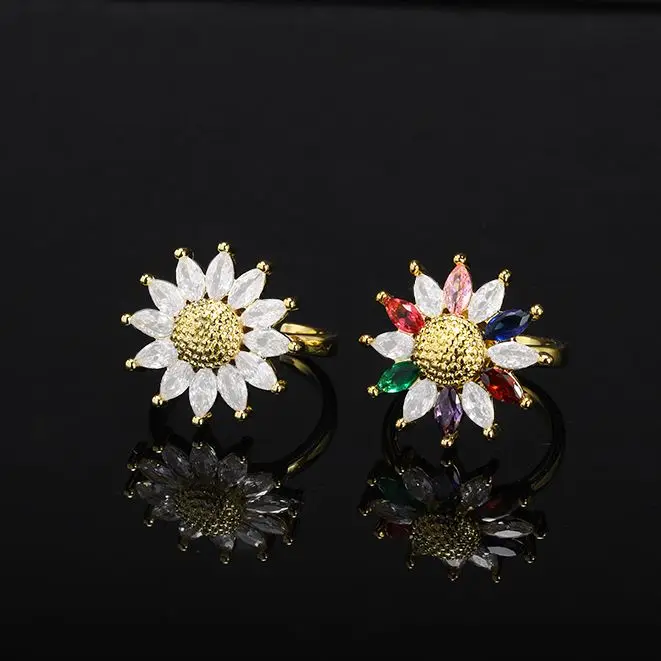 

Simple Daisy Rings for Women Wild Flower Ring Lovely Small Daisy White Flower Girl Rings Jewelry Adjustable Crystal Finger Ring
