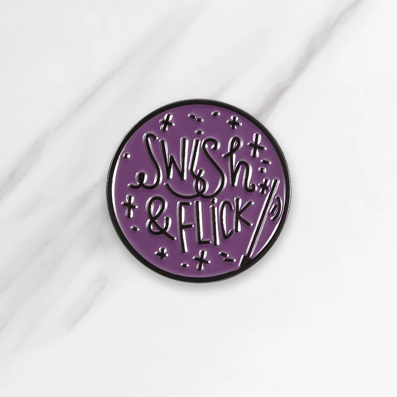 Фиолетовая эмалированная брошь с круглым отворотом “Swish Flick” булавка рисунком