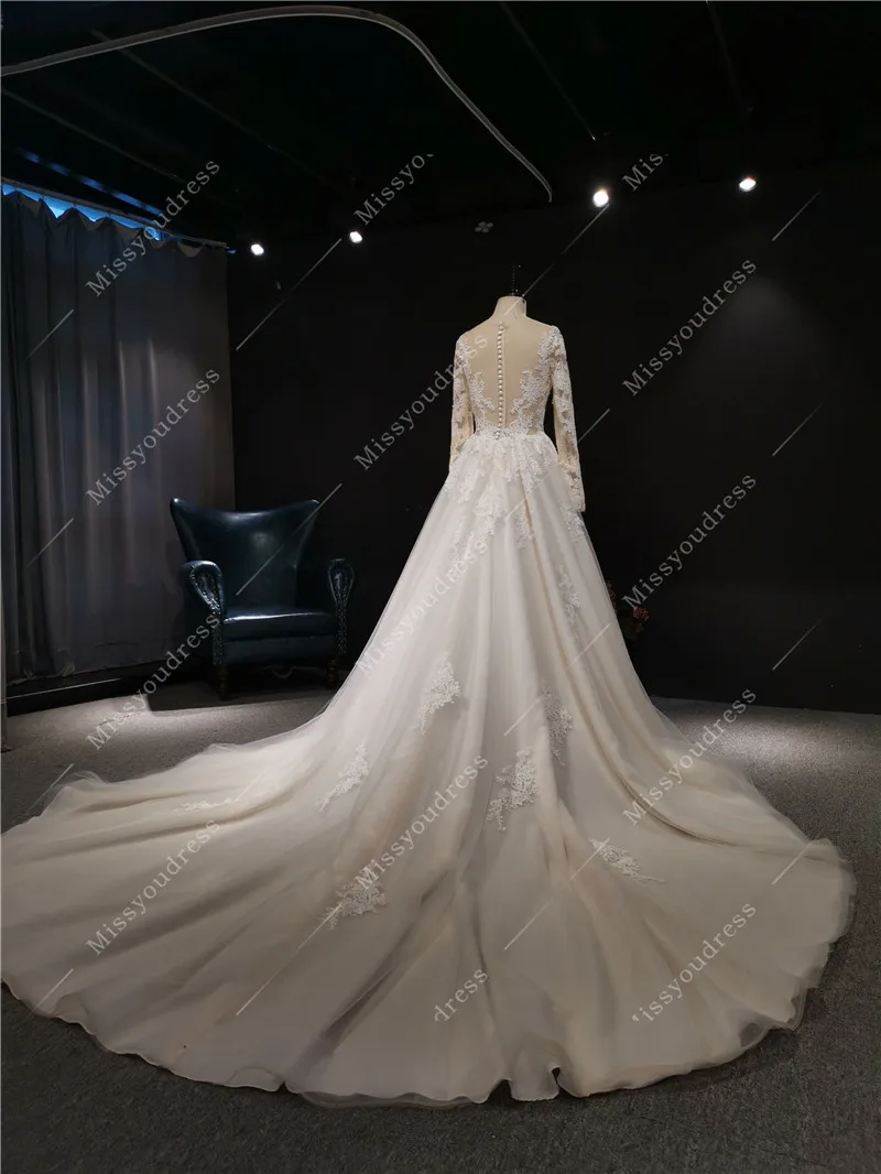2021 Newest High Quality Real Sample Flower Lace Champagne V-neck Full Sleeves A-line Floor Length with Train Wedding Dress