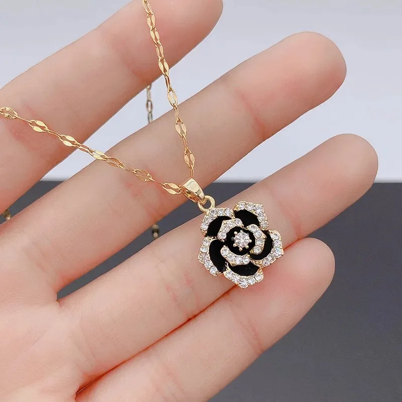 

Fashion Camellia Necklace Ladies Rhinestone Necklace Rose Flower Clavicle Chain Ladies Gift
