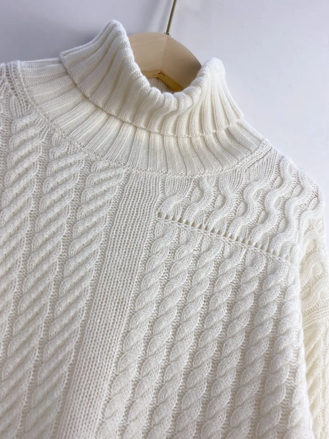 

2020 Autumn and Winter New Turtleneck Sweater Pure Color Twisted Rope Interlaced Top